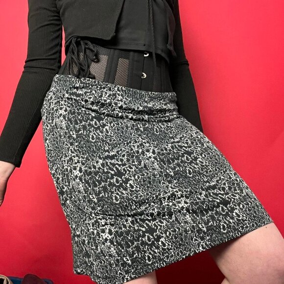 seg’ments luxe / Black and white snakeskin midi skort 🖤🤍 - Picture 2 of 5
